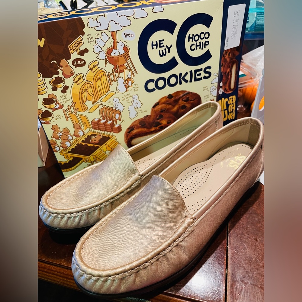 8.5 SAS Comfort Slip-On Loafers in Metallic Beige